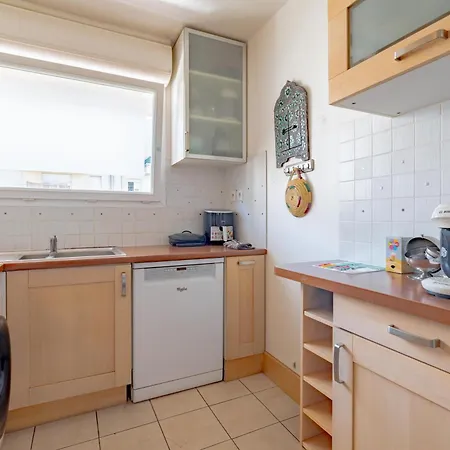 Sejour Cosy - 5 Min Aeroport - Parking Privee & Terrasse Apartamento *