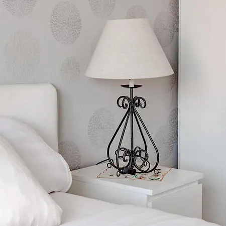 Apartamento Sejour Cosy - 5 Min Aeroport - Parking Privee & Terrasse