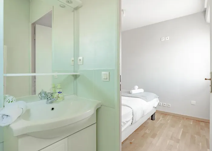 Sejour Cosy - 5 Min Aeroport - Parking Privee & Terrasse