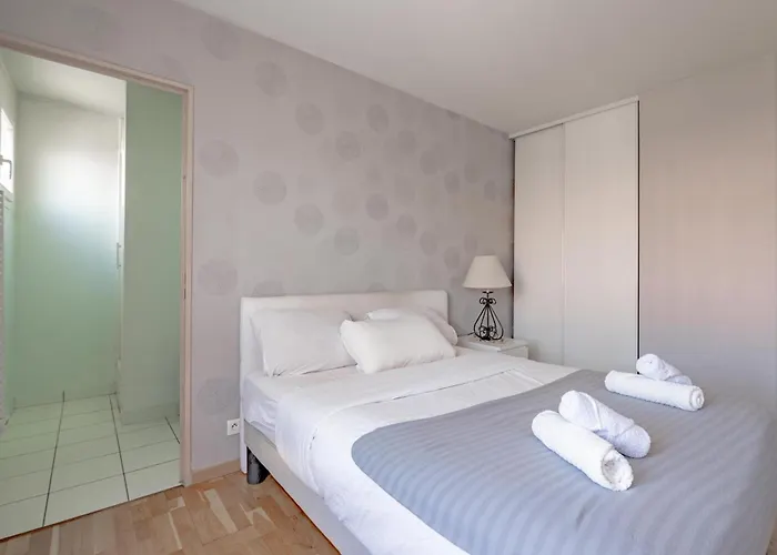 アパート Sejour Cosy - 5 Min Aeroport - Parking Privee & Terrasse