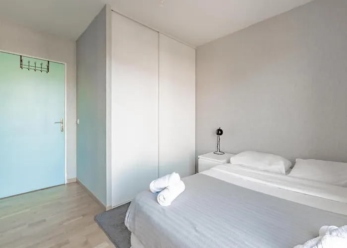Sejour Cosy - 5 Min Aeroport - Parking Privee & Terrasse *
